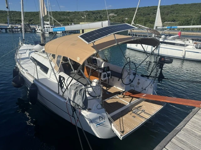 Noleggiare una Dufour Dufour 350 Grand Large a Punat