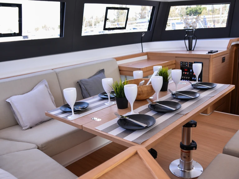 Catamarano a noleggio a Paros (Isola) al miglior prezzo
