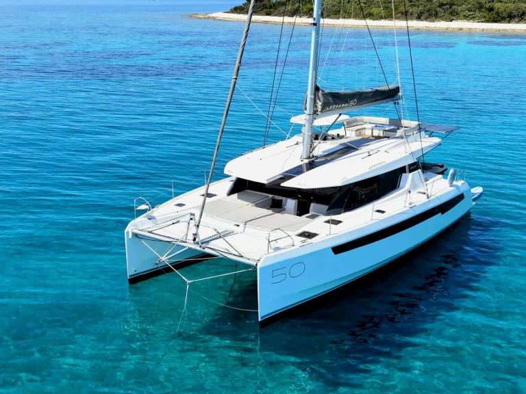 Noleggiare una Leopard Catamarans / Robertson & Caine Leopard 50 - 5 + 1 cab a Rogosnizza