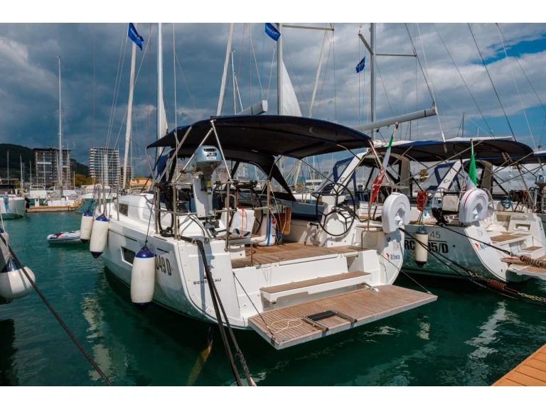 Bénéteau Oceanis 40.1 da affittare a  Salerno