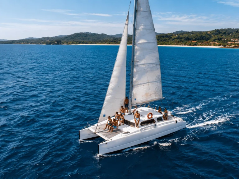 Noleggio Catamarano Custom Made con patente nautica