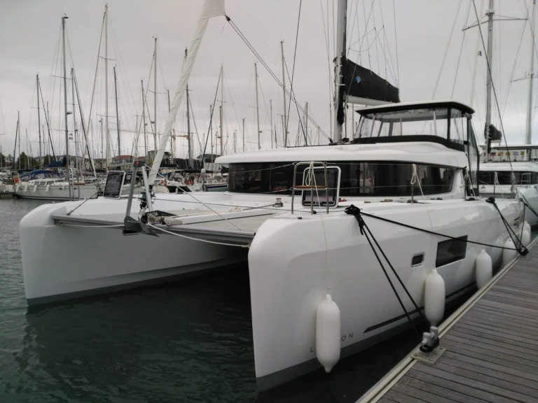Catamarano a noleggio a Bas du Fort al miglior prezzo