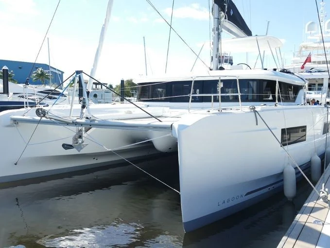 Catamarano a noleggio a Bas du Fort al miglior prezzo