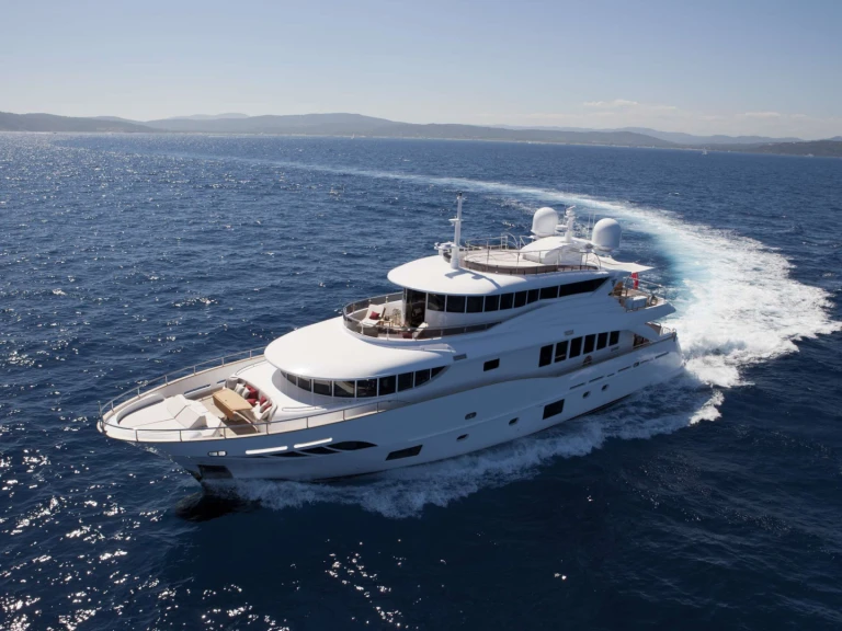 Yacht di lusso a noleggio a Napoli al miglior prezzo