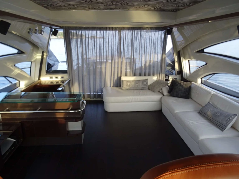 Noleggio Yacht di lusso Azimut con patente nautica