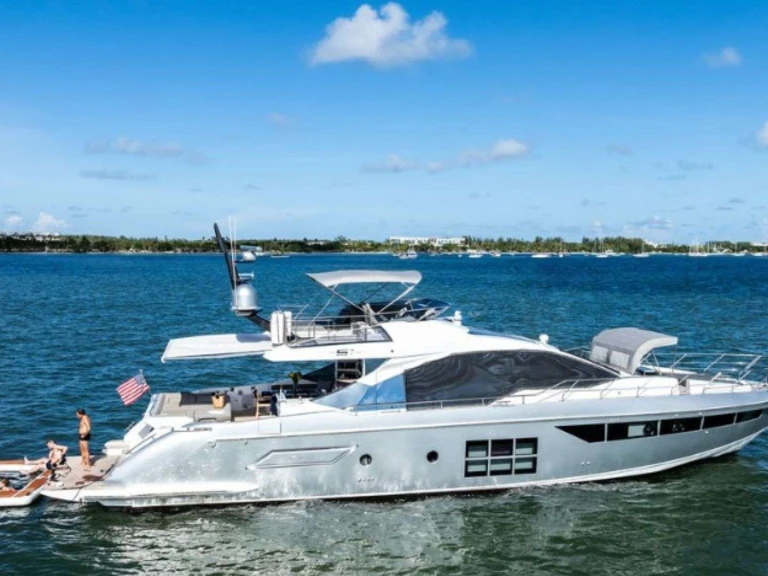 Noleggiare una Azimut Water You Doing a Miami