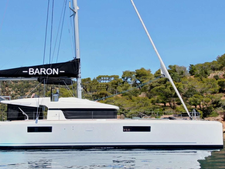 Yacht di lusso a noleggio a Atene al miglior prezzo