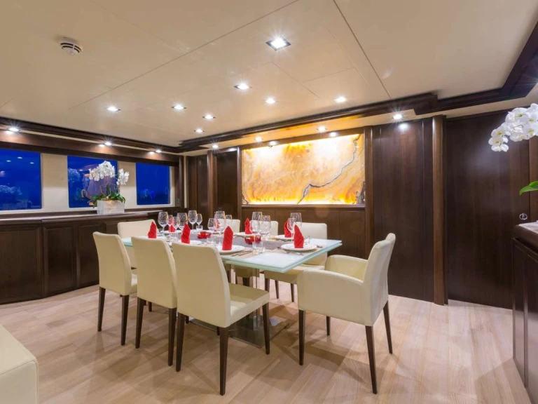 Noleggiare una Filippetti Yachts GATSBY a Napoli