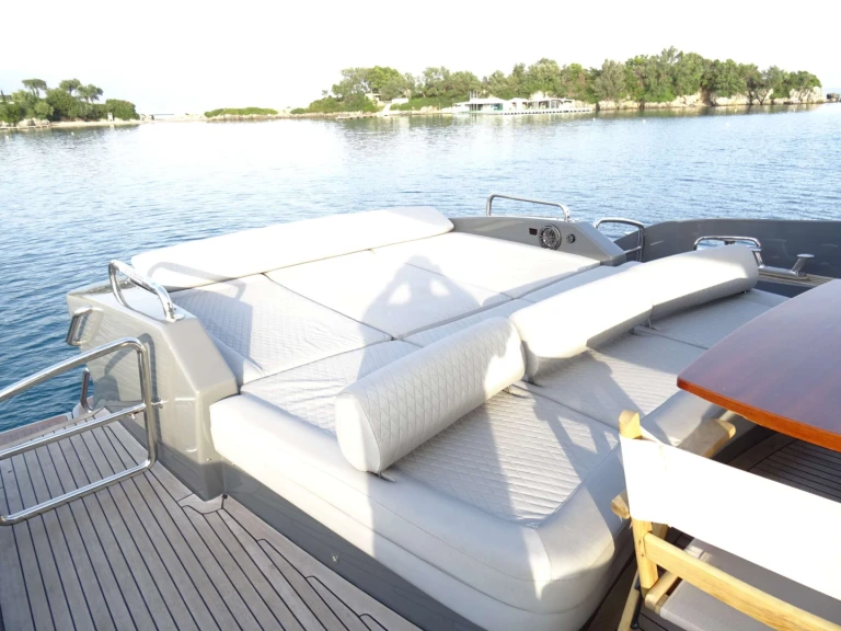 Noleggio a Corfù – Azimut SUPER TOY su SamBoat