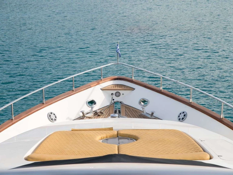 Noleggio Yacht di lusso Azimut con patente nautica