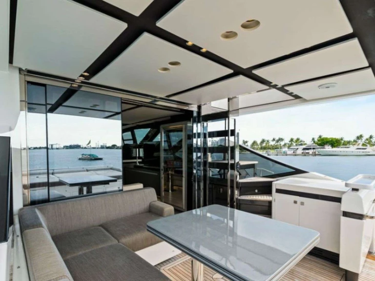 Yacht di lusso a noleggio a Miami al miglior prezzo