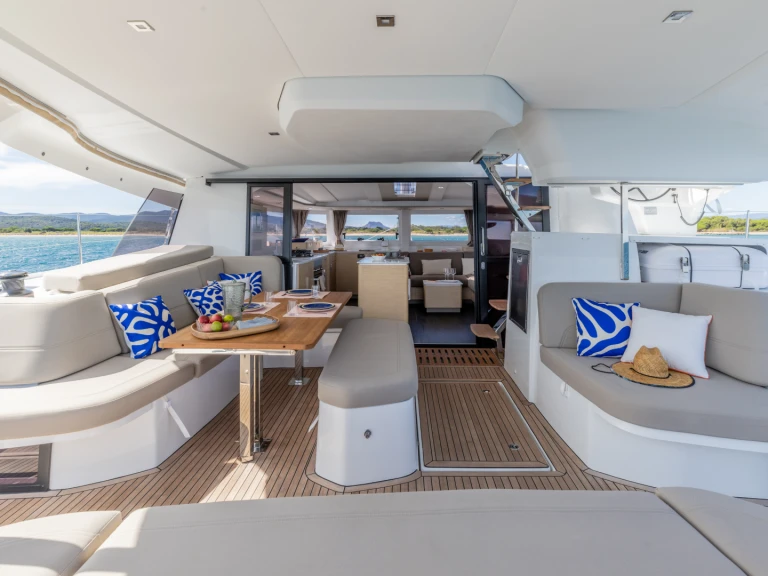 Noleggio Catamarano Fountaine Pajot con patente nautica