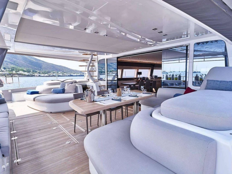 Yacht di lusso a noleggio a Huahine al miglior prezzo