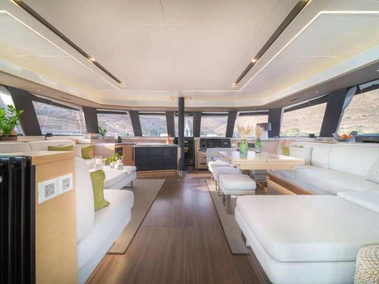 Yacht di lusso a noleggio a Atene al miglior prezzo