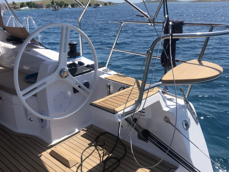Noleggio Barca a vela Elan con patente nautica