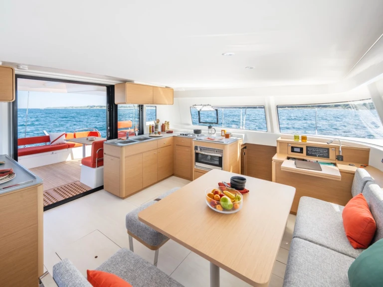 Noleggio Catamarano a Brindisi – Excess Excess 14