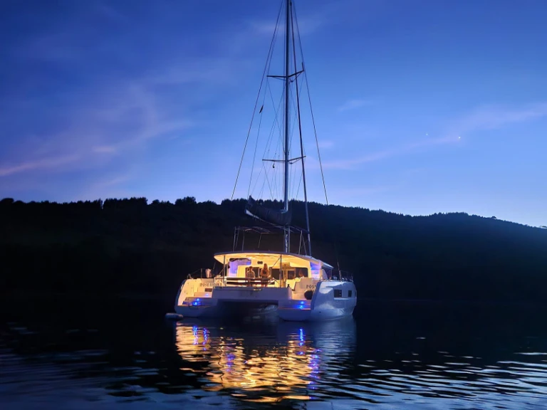 Noleggio Catamarano con o senza skipper Lagoon a Rogosnizza