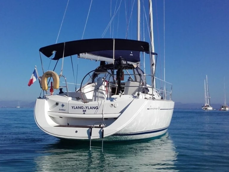 Noleggiare una Jeanneau Sun Odyssey 36i a Saint-Mandrier-sur-Mer