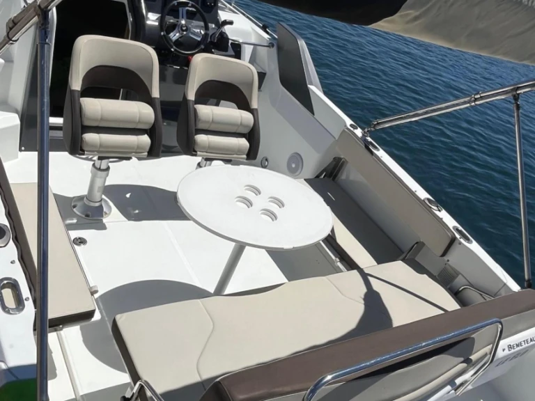 Noleggiare una Bénéteau Flyer 7.7 SUNdeck a Marsiglia