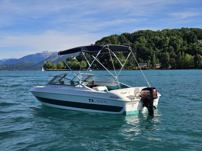 Noleggiare una Larson 150 a Annecy