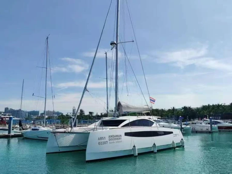 Noleggio Catamarano Comar con patente nautica