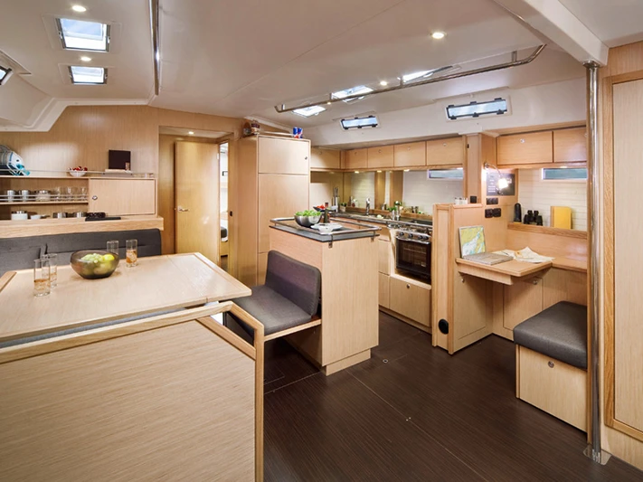 Noleggiare una Bavaria Cruiser 55 a Álimos
