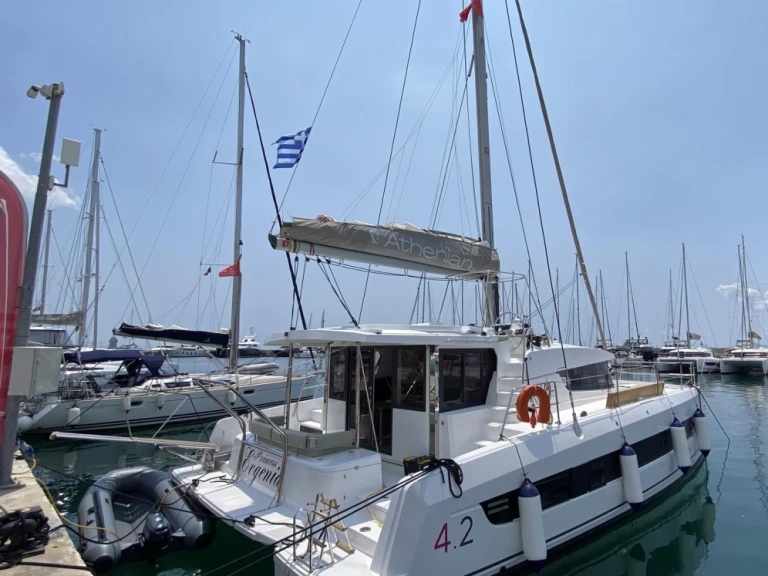 Catamarano a noleggio a Vlycho al miglior prezzo
