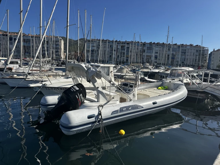 Noleggiare una Capelli Tempest 750 Top a Toulon