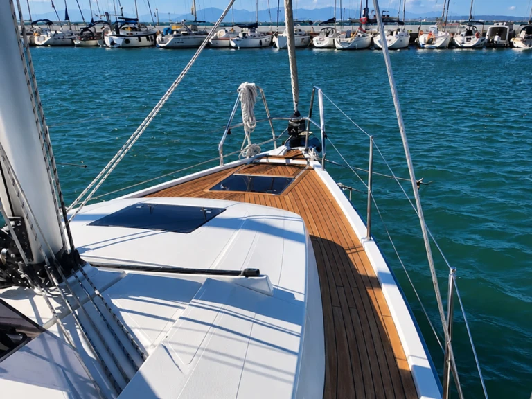Noleggio Barca a vela a Lávrio – Hanse Hanse 385