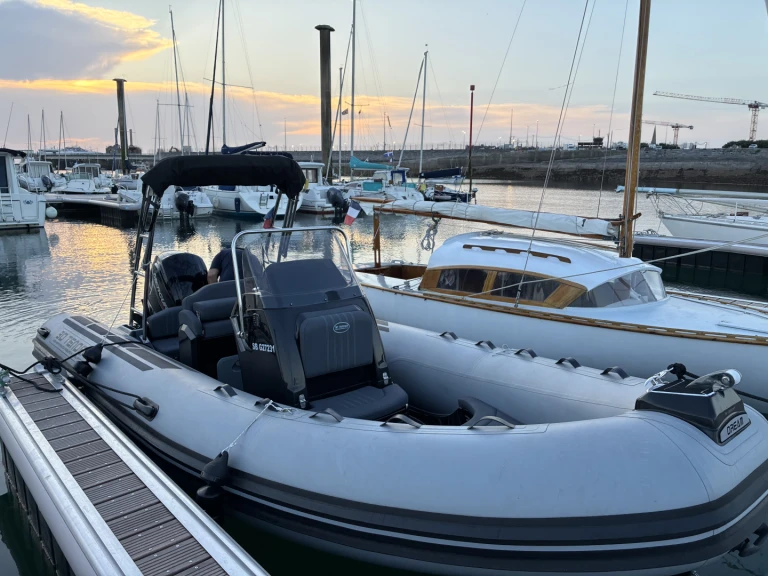 Noleggiare una 3D Tender 3D Tender 589 a Saint-Malo