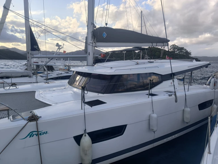 Noleggio Catamarano Fountaine Pajot con patente nautica