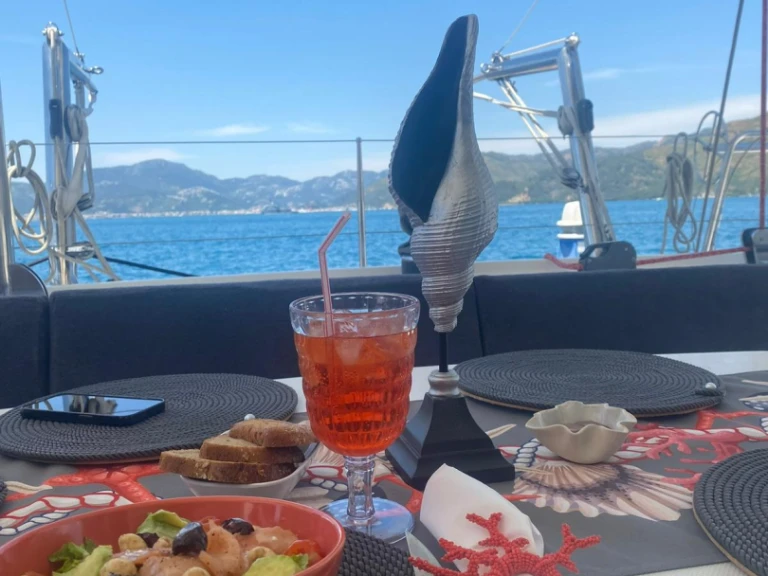 Catamarano a noleggio a Adaköy al miglior prezzo