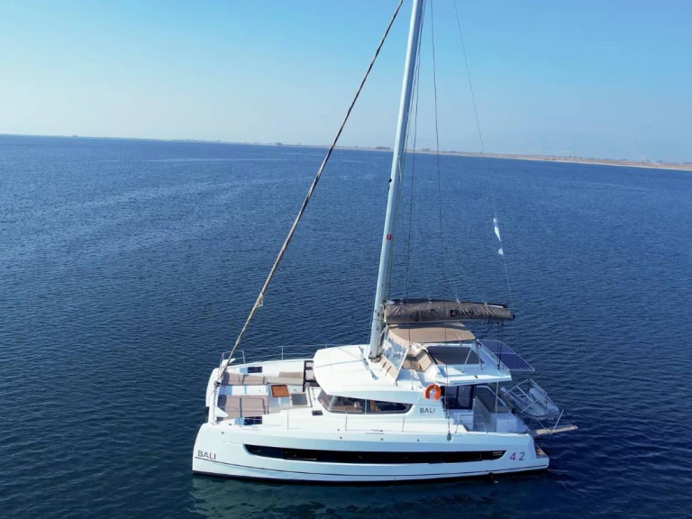 Catamarano a noleggio a Plataniás al miglior prezzo