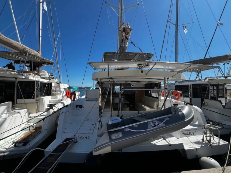 Catamarano a noleggio a Plataniás al miglior prezzo