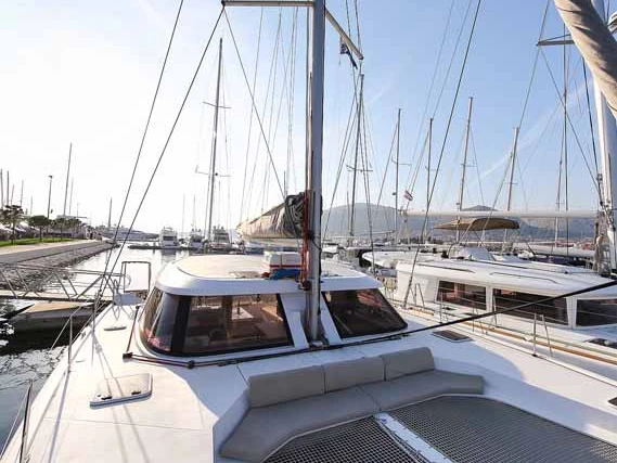 Noleggiare una Nautitech Nautitech 40 a Zara