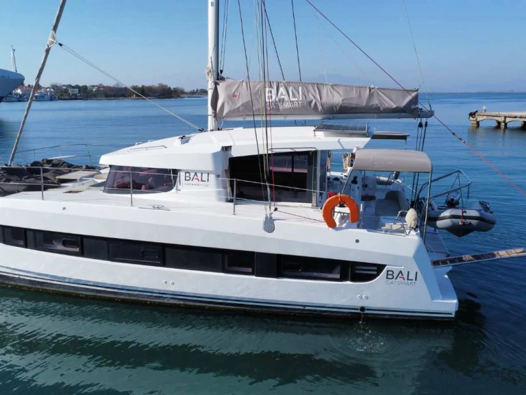 Noleggio Catamarano Bali con patente nautica