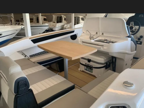 Noleggio Barca a motore Karnic con patente nautica