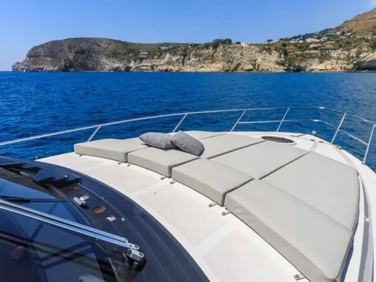 Barca a motore a noleggio a Port des Marines de Cogolin al miglior prezzo
