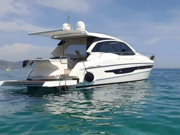 Rio Yachts 44 Sport Coupé da affittare a  Port des Marines de Cogolin