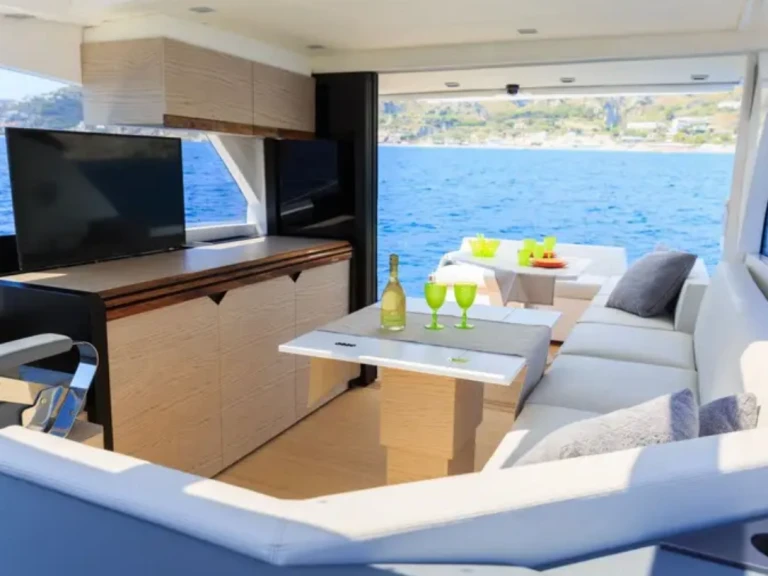 Noleggio a Port des Marines de Cogolin – Rio Yachts 44 Sport Coupé su SamBoat