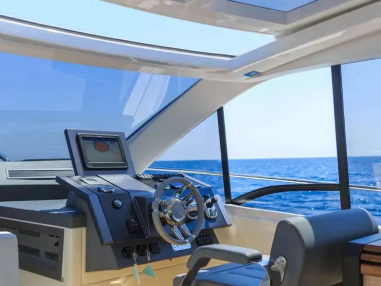 Noleggiare una Rio Yachts 44 Sport Coupé a Port des Marines de Cogolin