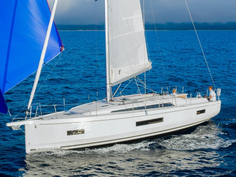 Noleggio barche Bénéteau Oceanis 40.1 a Néa Péramos su Samboat