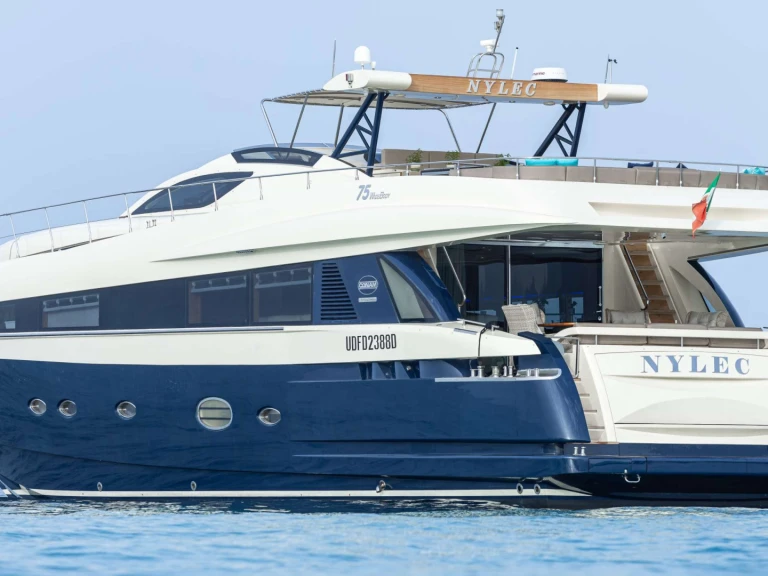 Noleggio Yacht di lusso Conam con patente nautica