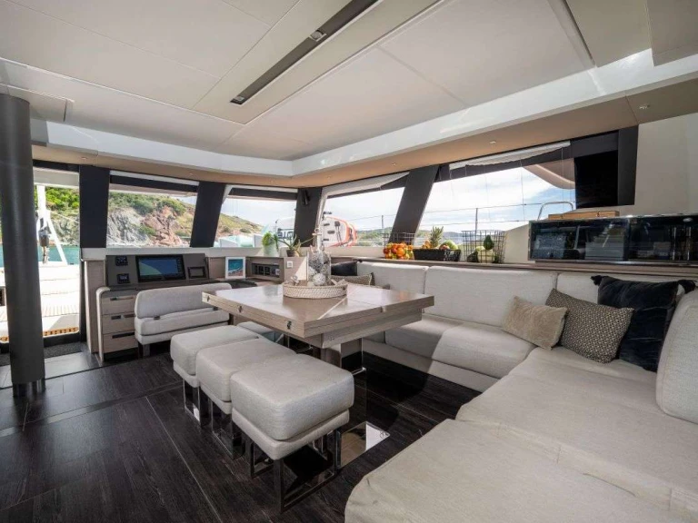 Noleggio Yacht di lusso Fountaine Pajot con patente nautica