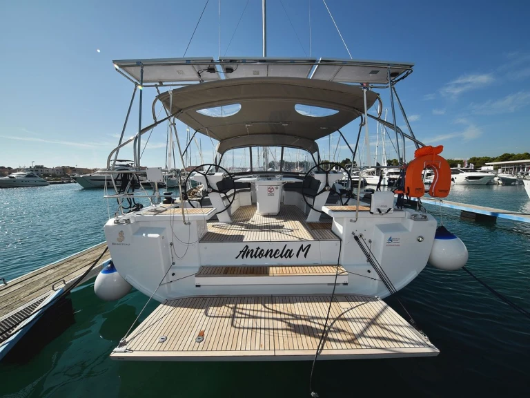 Noleggiare una Bénéteau Oceanis 46.1 a Zara