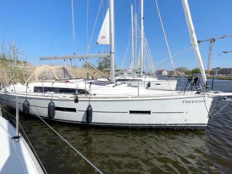 Noleggiare una Dufour Dufour 382 Grand Large a Barth