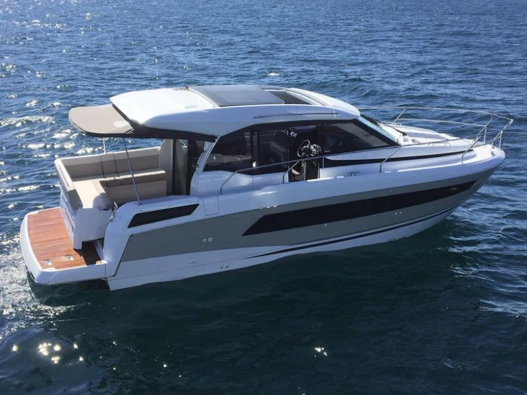 Noleggio Barca a motore Jeanneau con patente nautica
