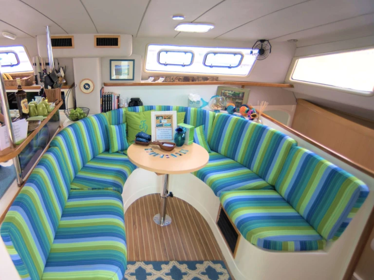 Noleggio Yacht di lusso a Isole Vergini Britanniche – Robertson and Caine FREE INGWE