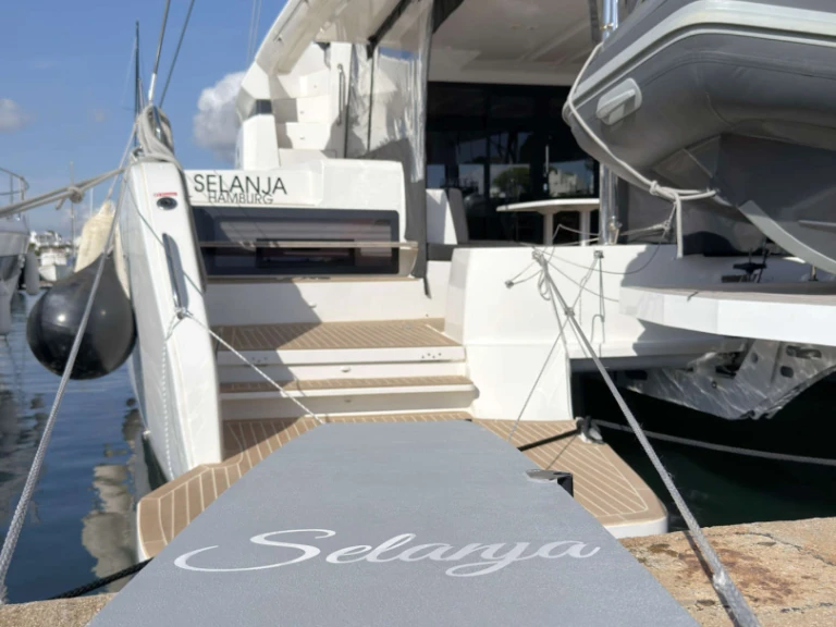 Noleggio Catamarano Lagoon con patente nautica