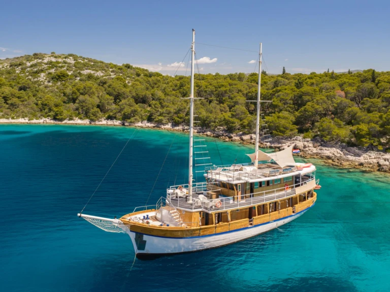 Noleggiare una Custom NOVI DAN a Trogir